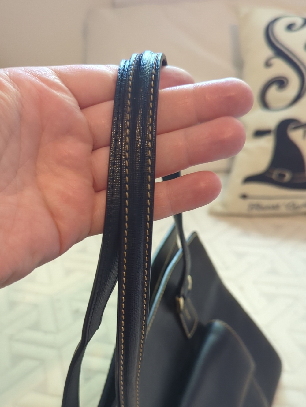 Authentic Dooney & Bourke Black Saffiano Leather Tote Bag 🛍️ - 😎 Cute! - Picture 7 of 11